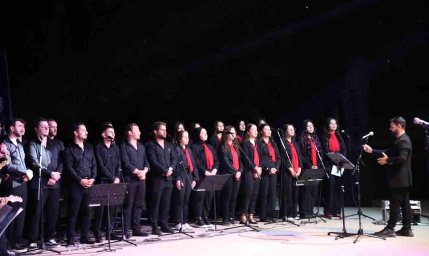 Yeniceköy'de kurtuluş coşkusu gençlik korosunun sesinde