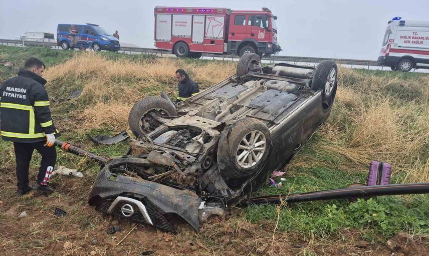 Şarampole devrilen otomobilde üç kişi yaralandı, kaza Kızıltepe'de