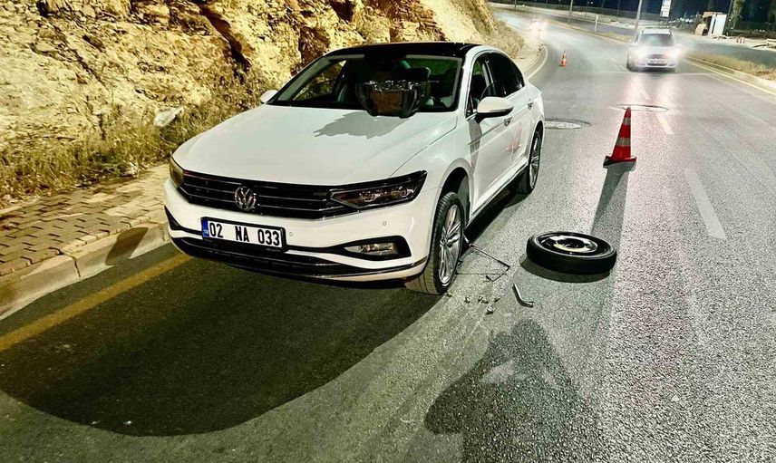 Adıyaman'da tam kapanmayan çukur 4 aracın lastiğini patlattı