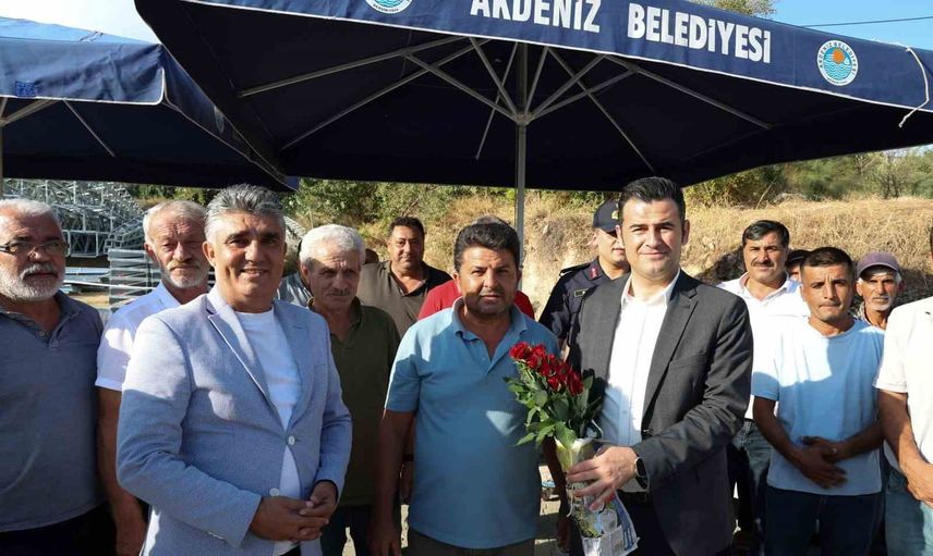 Mahallede dinliyor, hızlı adımlarla çözüme yöneliyor