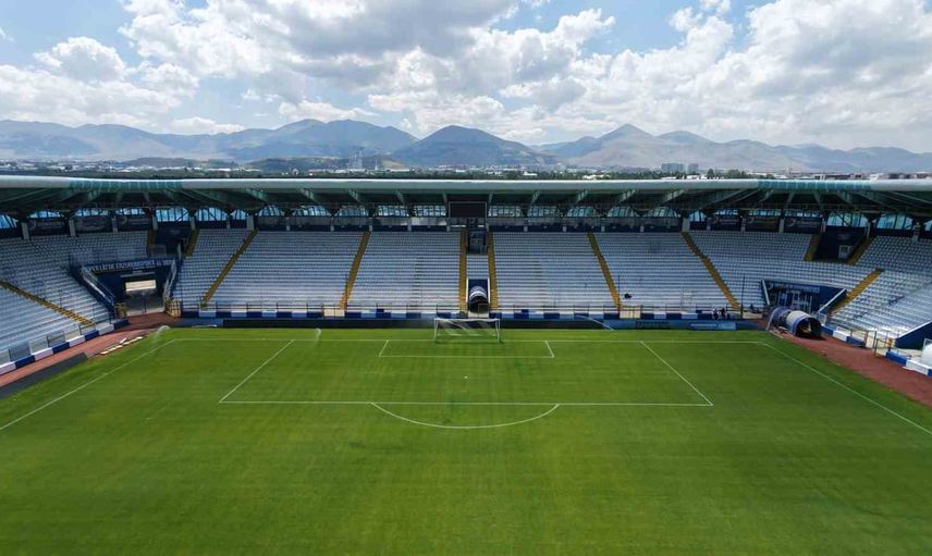 Erzurum Kazım Karabekir Stadyumu beş sezondan sonra dört tribünüyle açıldı