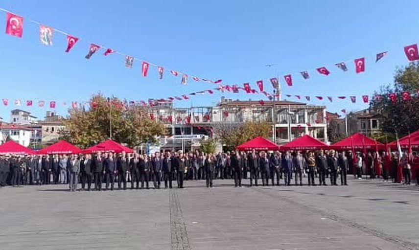 Irmağın üstünde cumhuriyet coşkusu: kanolarla 103. yıl kutlaması