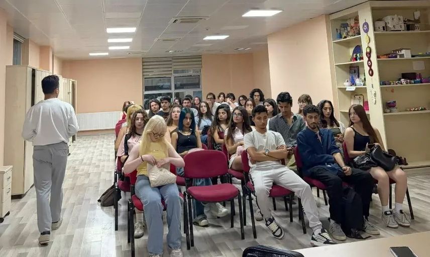 Menteşe'de gençler tiyatroyla özgüven ve sahne deneyimi kazanıyor