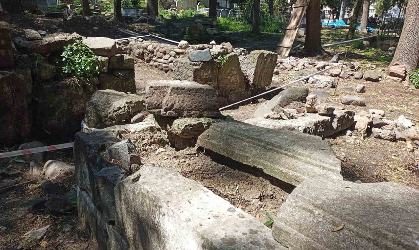 Saklı mezar taşları gün yüzüne çıkarılıyor: Seyyid Kutbiddin Mezarlığı'nda koruma projesi