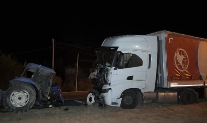 Banaz'da traktör ile tır çarpışması: traktör sürücüsü yaşamını yitirdi