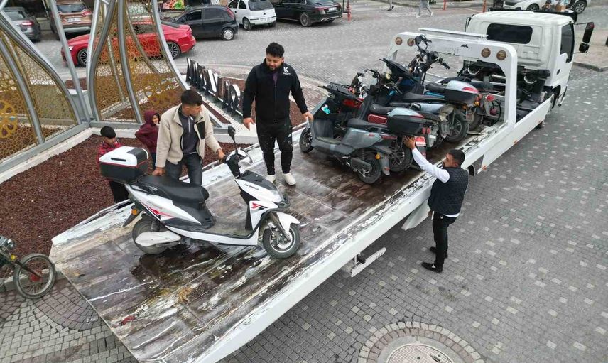 Bolvadin'de motosiklet denetiminde çok sayıda eksik belirlendi