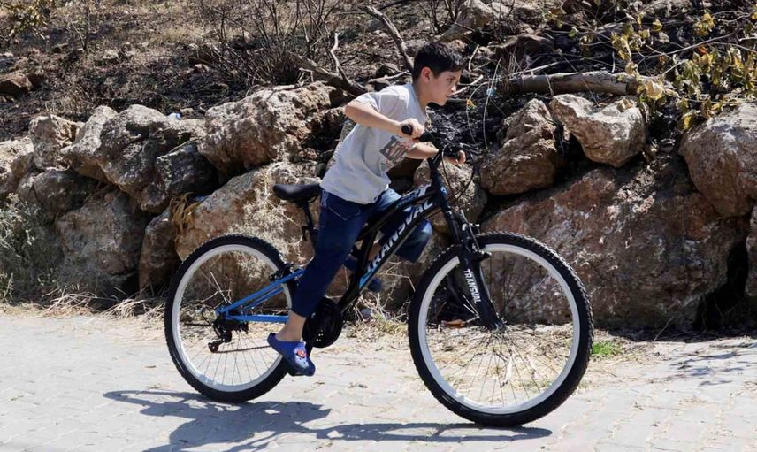 Yangından sonra gelen bisikletler çocuklara umut taşıdı