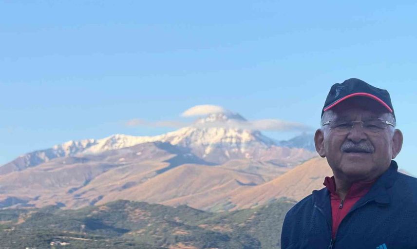 Erciyes'e düşen ilk karı başkan Büyükkılıç yürüyüşte paylaştı