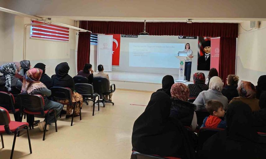 Ailelere yönelik benlik saygısı semineri: bilinçli nesiller hedefleniyor
