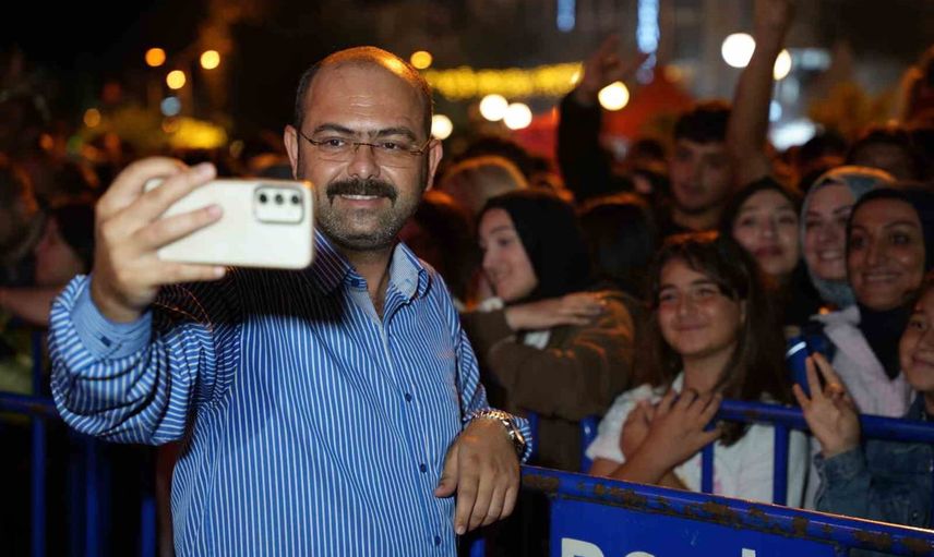 Tosya'da festival ve zafer bayramı birlikteliği Ebru Yaşar'la taçlandı