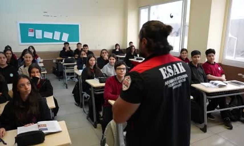 Esenyurt'ta sınıflarda deprem bilinci yaygınlaşıyor