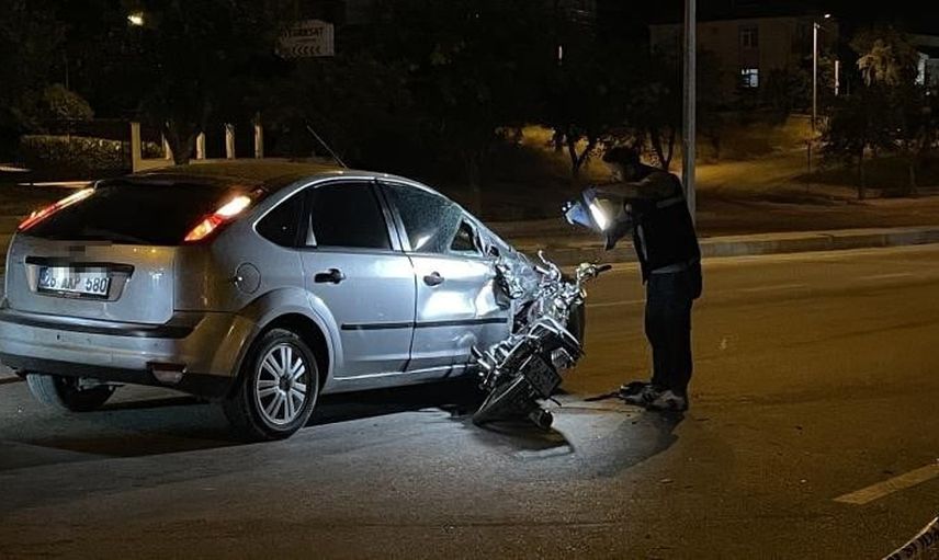 Karaman'da kavşak kazası: motosiklet otomobile saplandı, bir kişi yaşamını yitirdi
