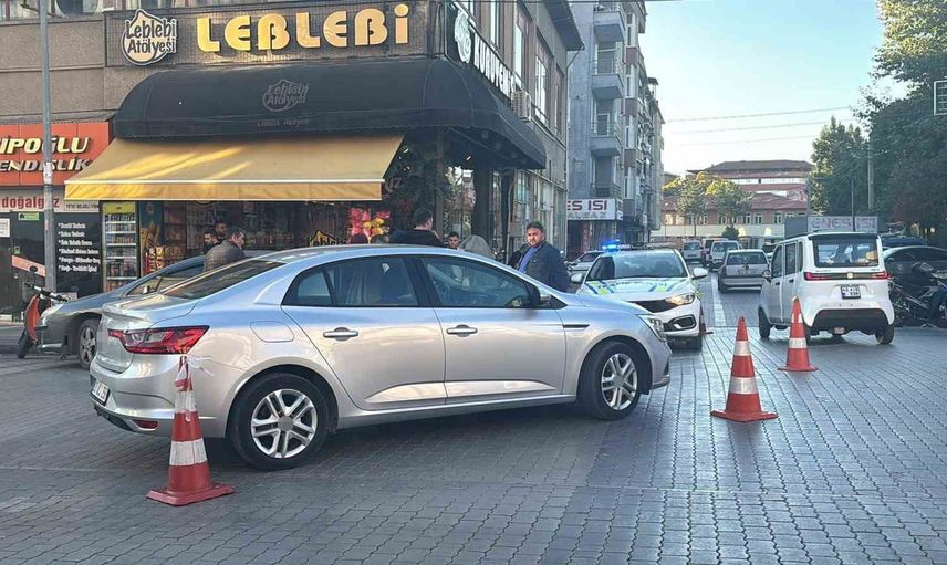 Tavşanlı'da kavşakta çarpışma: motosiklet sürücüsü yaralandı