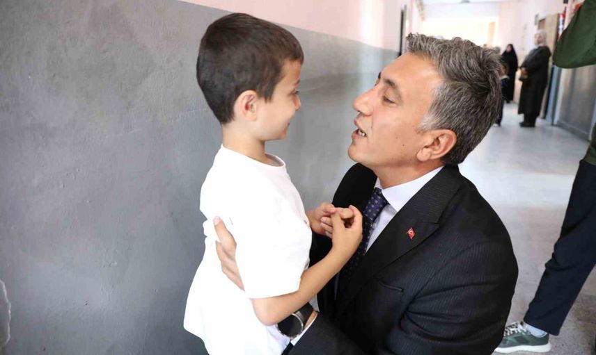 Veliler de sahnede: Ağrı'da 5. sınıf uyum haftası coşkusu