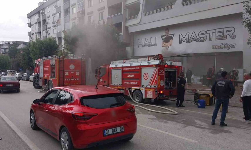 Mut'ta depo yangını tahliyeye yol açtı