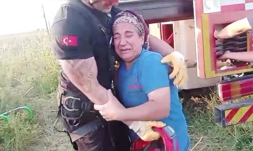 Kuyudan vinçle çıkarılan inekle buluşma anı duygulandırdı