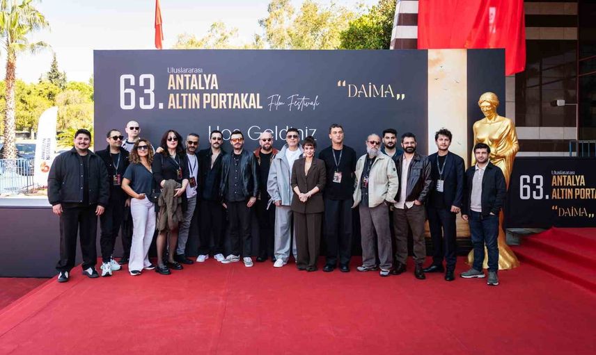 Festival salonlarında yarışan yapımlar seyirciyle buluştu