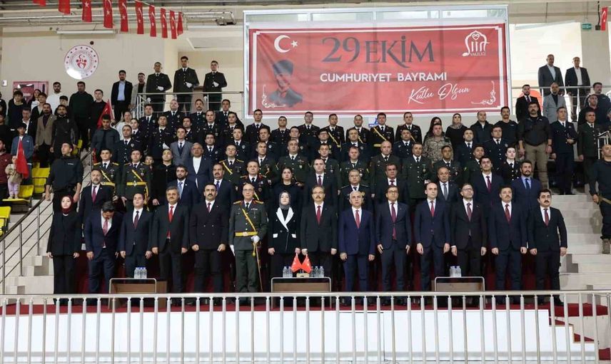 Siirt'te cumhuriyetin 103. yılı coşkuyla kutlandı