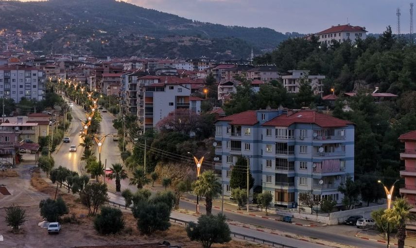 Denizli'de dört ilçeye 10 kilometrelik led dokunuş