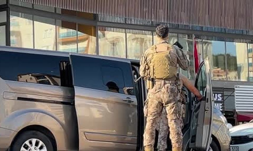 Kaçma girişimi merdivenlerde bitti: Gebze'de şüpheli yaralı yakalandı