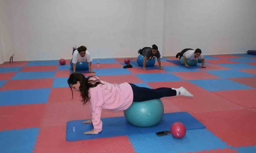 Şehzadeler'de kadınlara haftanın beş günü kardiyo, pilates ve yoga fırsatı