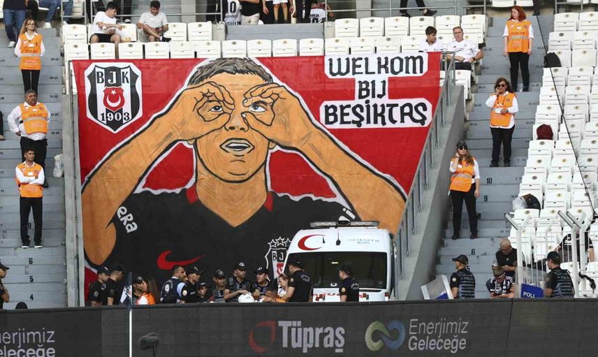 Beşiktaş evinde Hradec Kralove karşısında ilk 15 dakika golsüz geçti