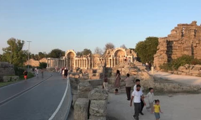 Antik Side’de 390 metrelik kent aksı gün yüzüne çıktı: Herakles kabartmaları öne çıkıyor