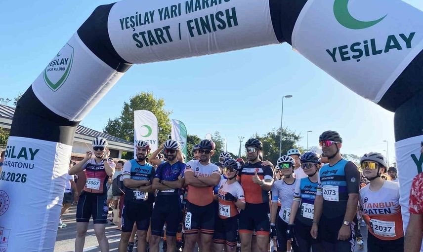 Yeşilay yarı maratonu İstanbul'un sembol rotasında koşuldu