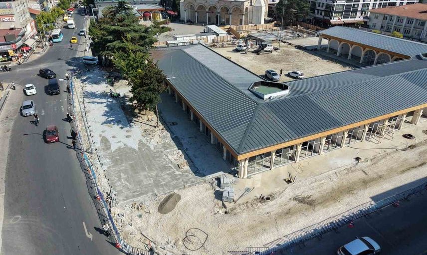 Cedidiye Meydanı, dükkanlarıyla kent merkezini canlandıracak