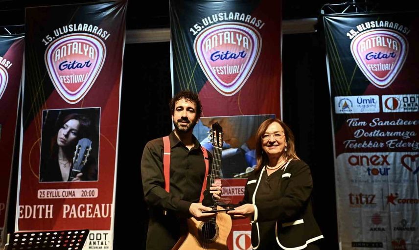 Antalya'da gitarın evrensel dili: 15 yıldır süren uluslararası festival
