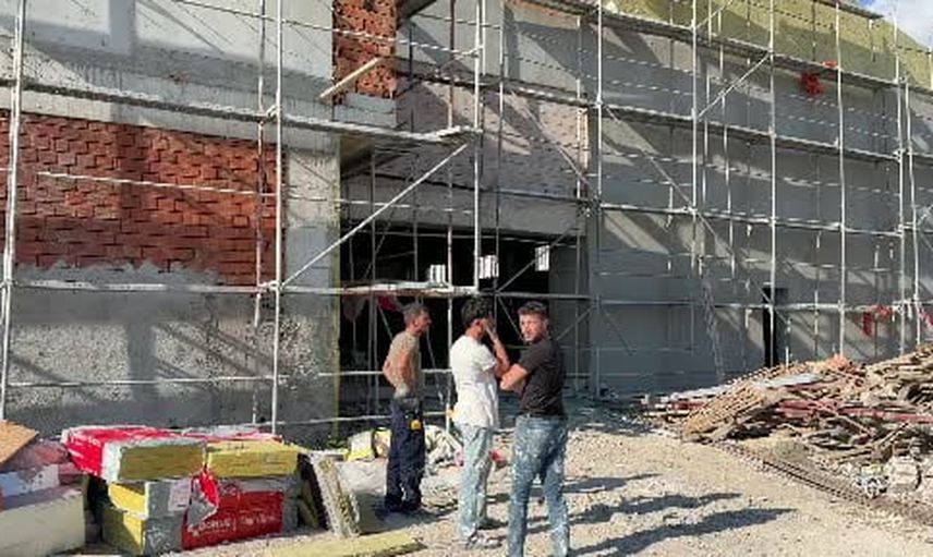İskele kurarken dengesini kaybetti: işçi yaklaşık 5 metre yükseklikten düştü