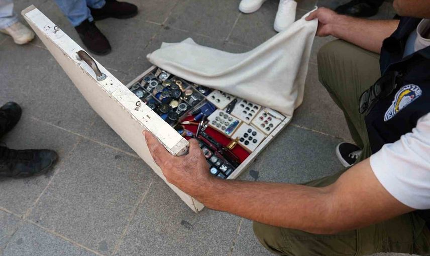 Maltepe zabıtası okul çevresinde bıçak satışına izin vermedi
