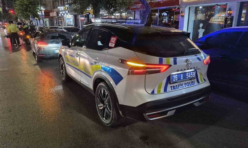 Gece durdurulan araçta gerginlik: abartı egzozu nedeniyle sürücü gözaltına alındı