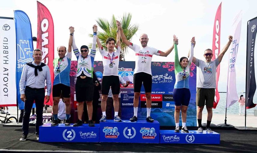 Çeşme'de pedal şenliği tamamlandı: Veloturk Gran Fondo by Salcano'da 809 sporcu yarıştı