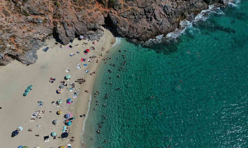 Alanya'da eylülde yaz sürüyor: sahiller doldu taştı