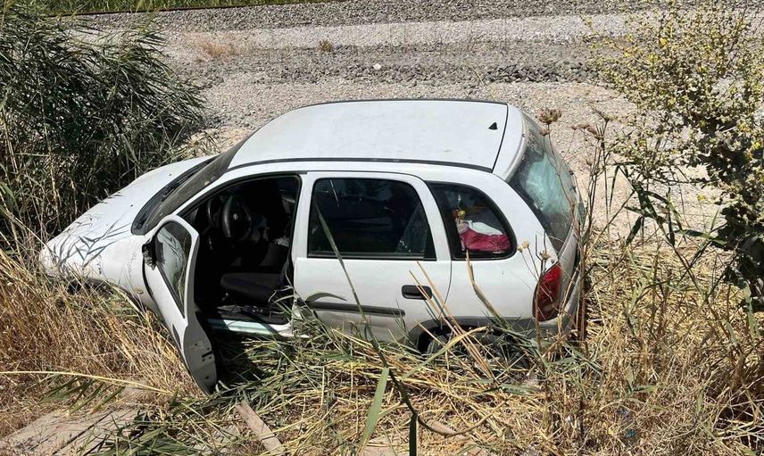 Germencik çıkışında kontrol kaybı sonucu araç şarampole yuvarlandı