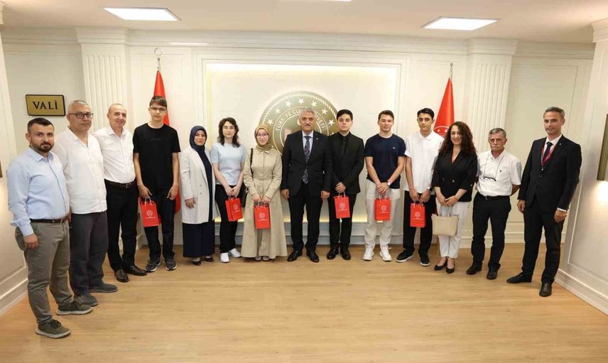 Makamda öğrenci başarısı kutlandı: Vali Makas dereceye girenleri kabul etti