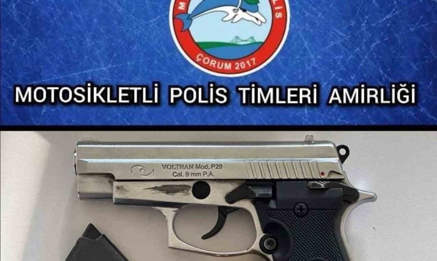 Çorum'da denetimlerde aranan kişi yakalandı, silah ve uyuşturucu ele geçirildi