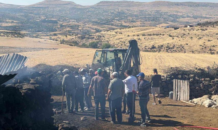 Karacaören'deki yangın çiftlikte ağır kayıplara yol açtı
