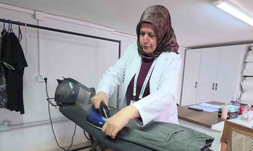 Üniversitelilere ücretsiz çamaşır desteği Turhal'da sürüyor