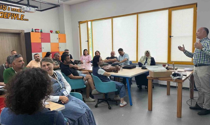 Sosyal bilgiler öğretmenleri metaverse ile zaman ve mekânı sınıfa taşıyacak