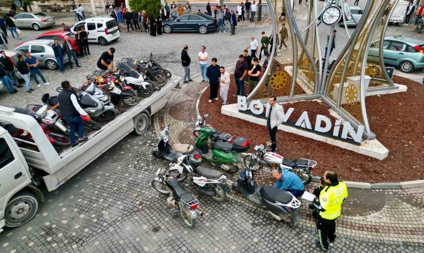 Bolvadin'de huzur uygulaması: 52 motosiklet trafikten men edildi