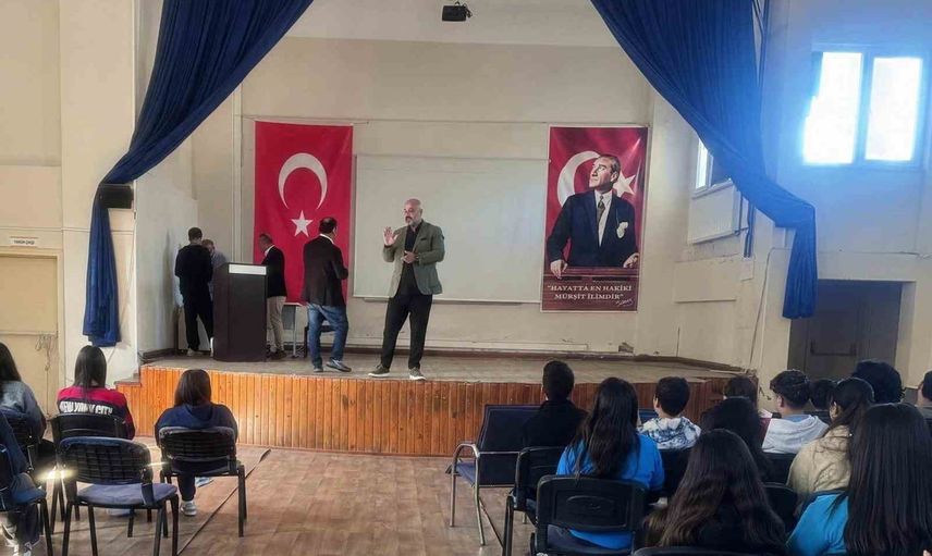 Bodrum’da öğrencilerle söyleşi: Kaz Dağları Matematik Köyü kurucusu deneyimlerini paylaştı