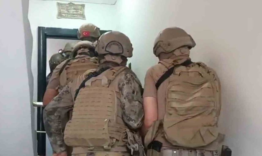 Sakarya'da tefecilik zinciri: senet, çek ve ruhsatsız tüfekler ele geçirildi