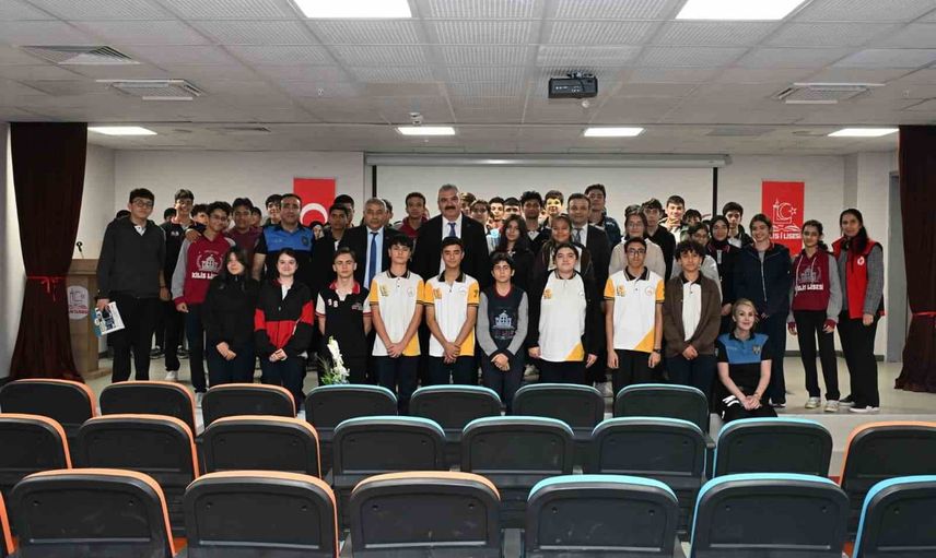 Geleceğin güvenliği için öğrencilere dijital tehdit uyarısı