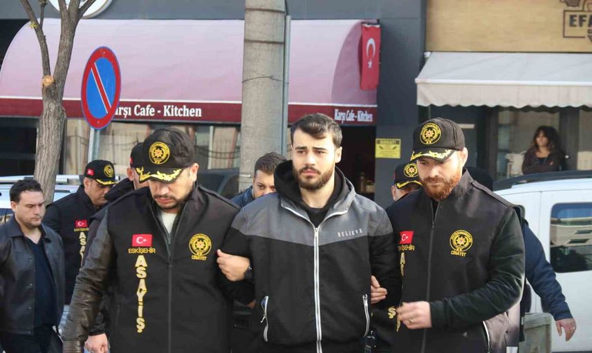 Eskişehir'de gece yarısı silahlı kavga: bir tutuklama, altı adli kontrol