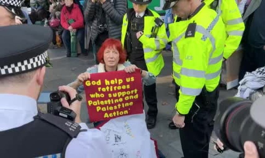 Londra'da büyükelçilik önünde Palestine Action yanlıları gözaltına alındı