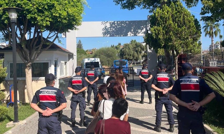 Manavgat'ta saklanan iş gücü ağı deşifre edildi: 14 yabancı mağdur kurtarıldı