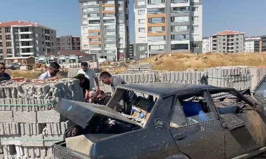 Karaman'da kaldırıma çarpan otomobil takla atarak inşaat alanına savruldu