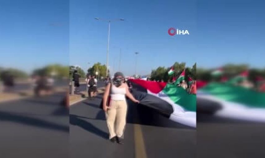 Pire limanında halk tepkisi: Crown Iris protestoyla karşılandı